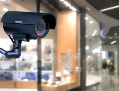 o-conceito-de-seguranca-atraves-da-camera-de-vigilancia-no-shopping